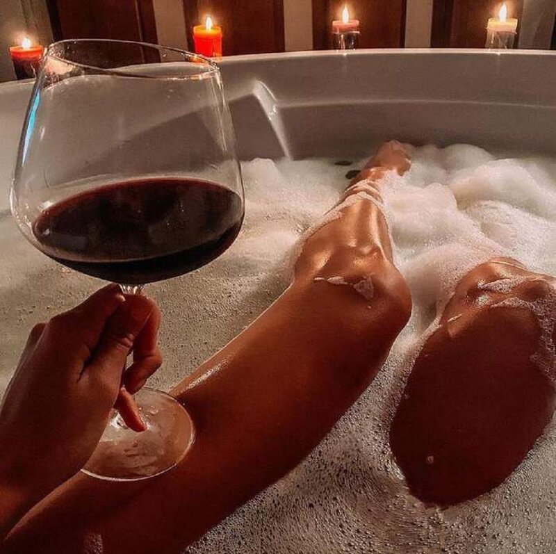 Nu intalniri, doar mesaje vocale roluri